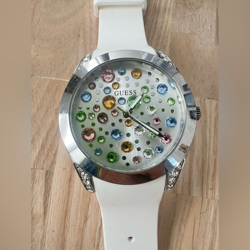 Guess ladies silver tone white crystal studded watch NEW BATTERY